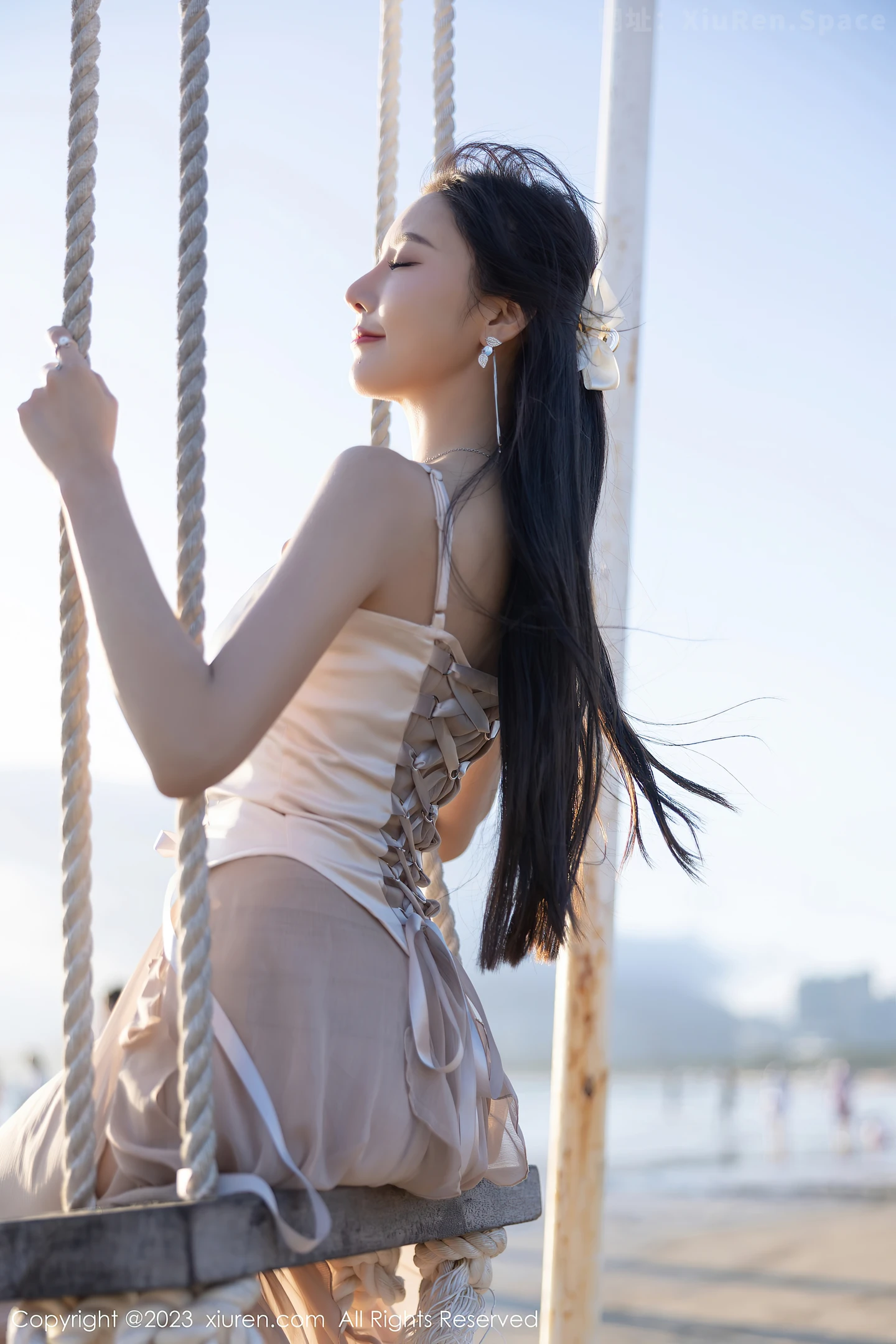 图片[3]-[XiuRen秀人网]2023.04.14 VOL.6581 王馨瑶yanni 粉色连衣裙与抹胸上衣加肉丝美腿性感私房写真集-秀人网官方网站